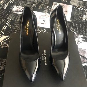 Saint Laurent Janis 105 pump.